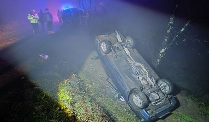 Otomobil şarampole yuvarlandı... Yaralılar var...