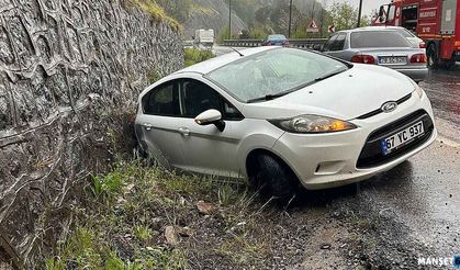 Yoldan çıktı… Su kanalına düştü…