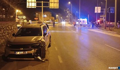 Otomobil ile motosiklet çarpıştı... Yaralı var...