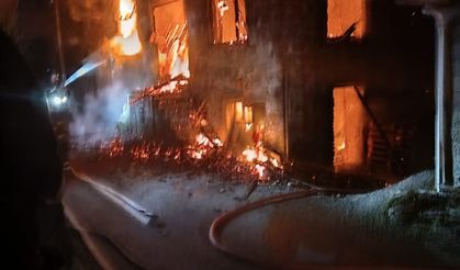 300 tavuk yanarak telef oldu...