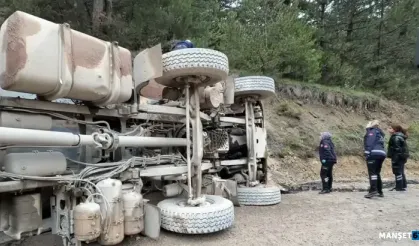Devrilen kamyonun sürücüsü hayatını kaybetti…