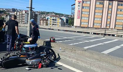 Motosikleti devirdi… 50 metre sürüklendi…