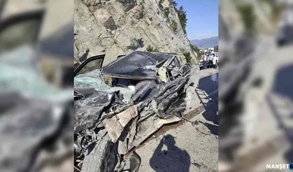 Feci kaza…TIR'la kamyonet çarpıştı…