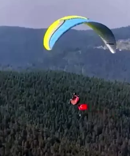 Gökyüzünde Türk bayrağı açarak kutlama yaptılar...