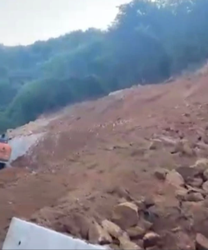 Zonguldak-Ereğli yolunda heyelan...