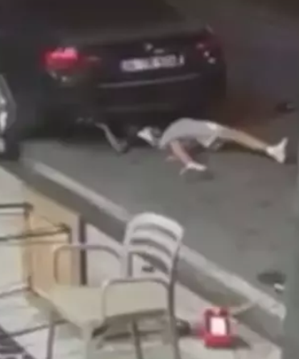Korkunç kaza... Otomobilin altına savruldu...