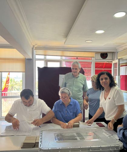 CHP'de sandıklar konuldu... Seçim başladı...