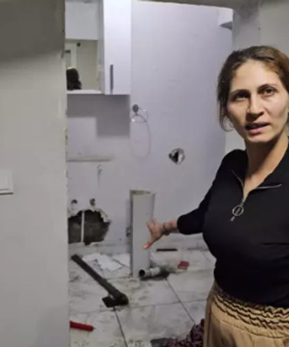 Su borusu zarar gördü; evi su bastı...