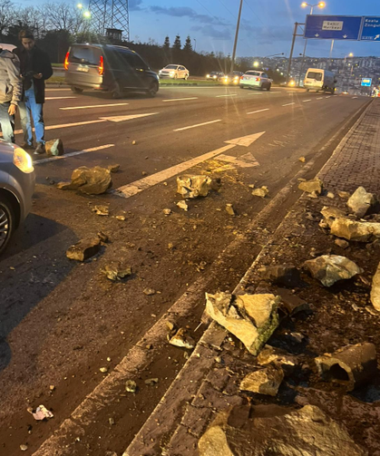 Kar yağışı sonrası toprak kayması meydana geldi...