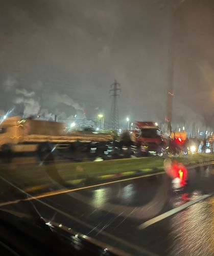 TIR'ı yol ortasında bırakıp ortadan kayboldu...