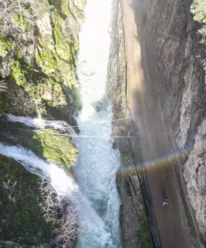 Eriyen kar suları ikinci şelaleyi oluşturdu..