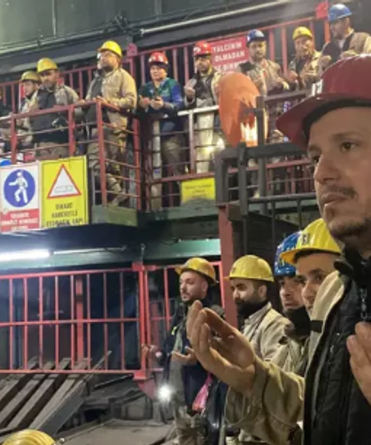 Madenciler, depremde hayatını kaybedenleri andı...