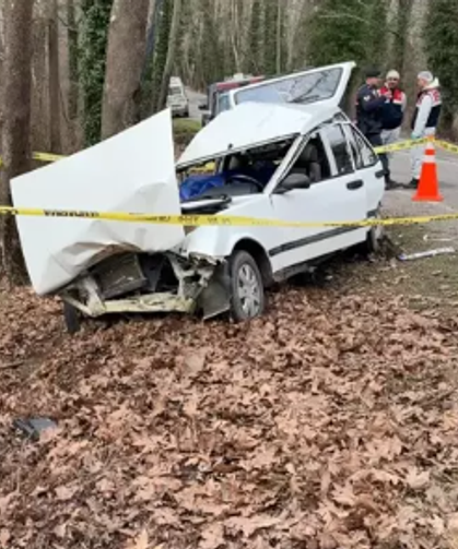 Otomobil ağaca çarptı... 1 ölü, 2 yaralı...