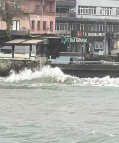 Fırtına da dalga boyu 2 metreye ulaştı...