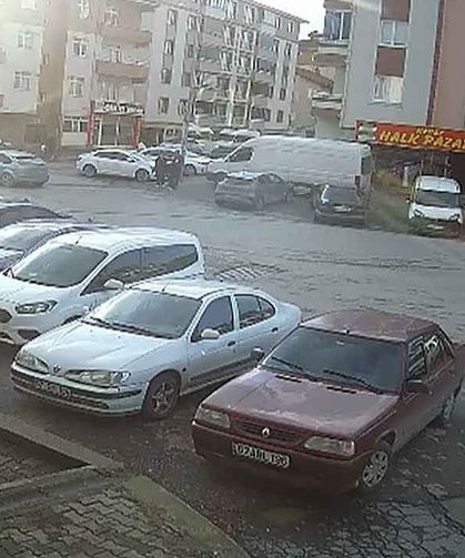 Böyle çarpıştılar… Sürücü yaralı…