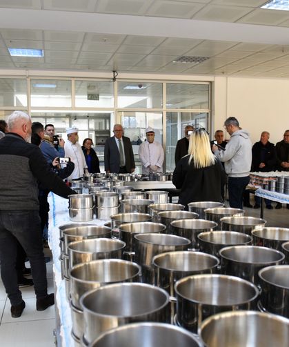 Aşevi ve gıda kolisi müracaatları sürüyor...