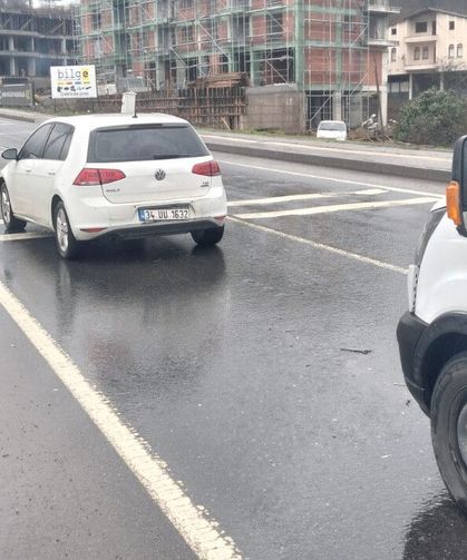 Kamyonet otomobile arkadan çarptı…