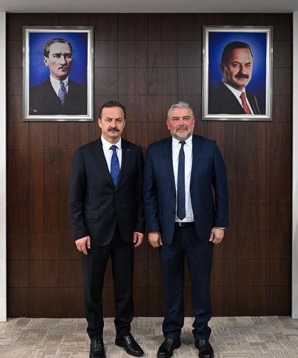 Taşdelen’in rozetini genel başkan Ağıralioğlu taktı…