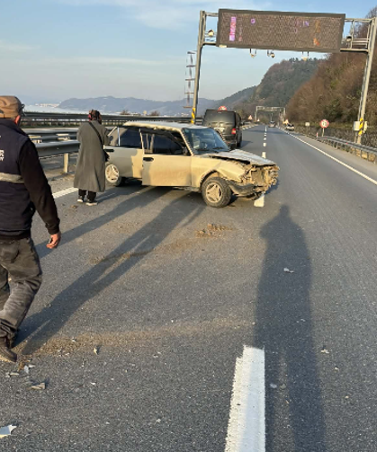 Bariyere çarparak durabildi… Yaralılar var…