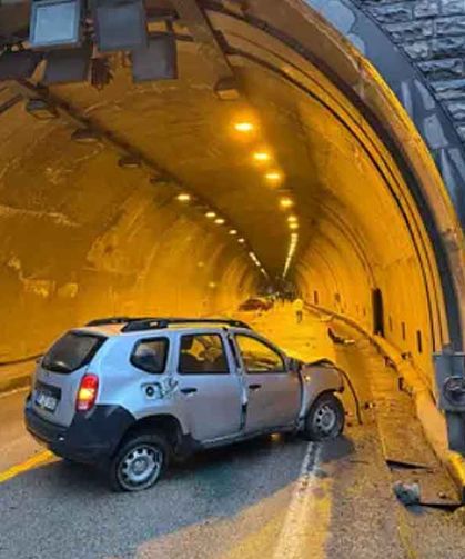 Tünel girişinde iki otomobil çarpıştı: 7 yaralı