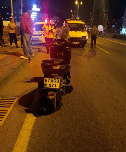 Motosiklet otomobile arkadan çarptı...