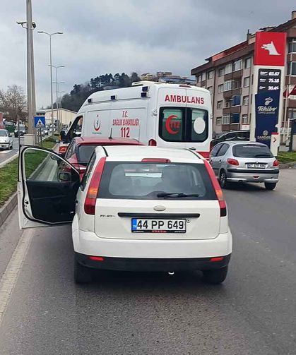 3 araç birbirine girdi… Yaralı var…