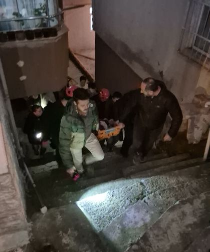 Bir anda kendini boşluğa bıraktı....