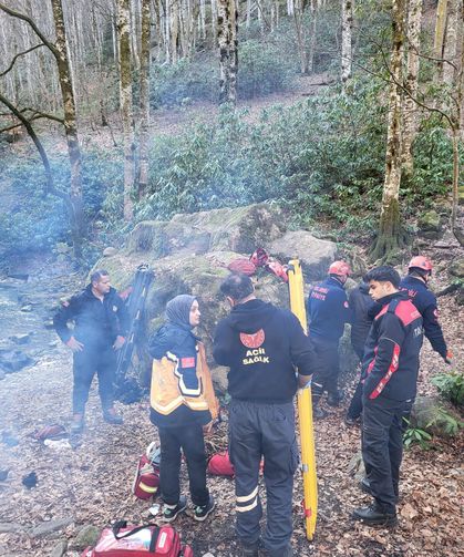 Uçuruma yuvarlanmışlardı… Olay yerinden ilk görüntüler…