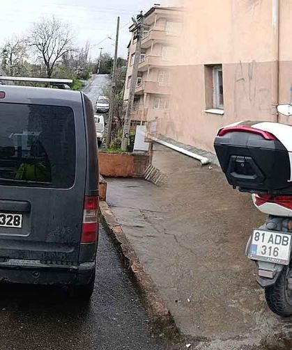 Kamyonet motosiklete arkadan çarptı…