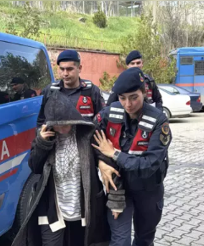 Eşini av tüfeğiyle öld*ren kadın adliyeye sevk edildi...