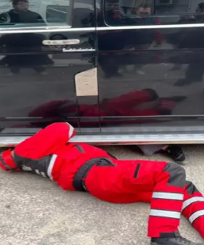 Geri manevra yaptı... Çarptığı yaya yaralandı...