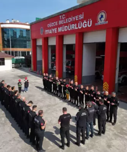 İtfaiyeci olmak isteyen iki kardeş itfaiyeci duasına katıldı
