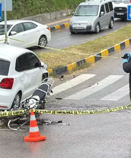 Otomobille motosiklet kavşakta çarpıştı: 2'si ağır, 3 yaralı