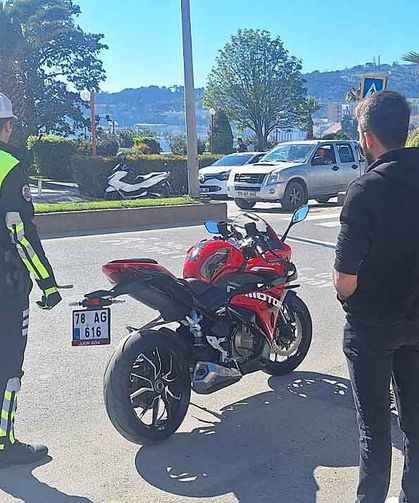 Sahilde motor kazası… Yaralı var…