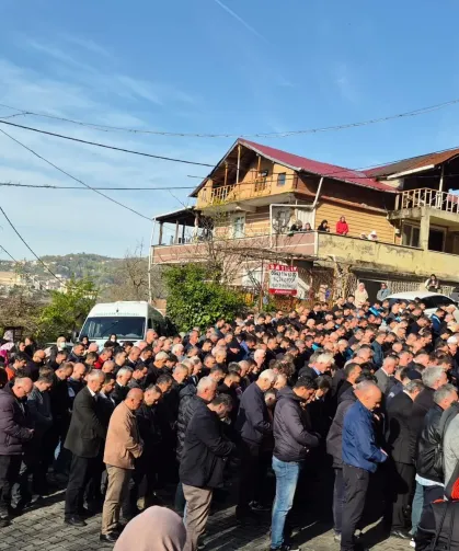 Genç Çağla gözyaşlarıyla son yolculuğuna uğurlandı