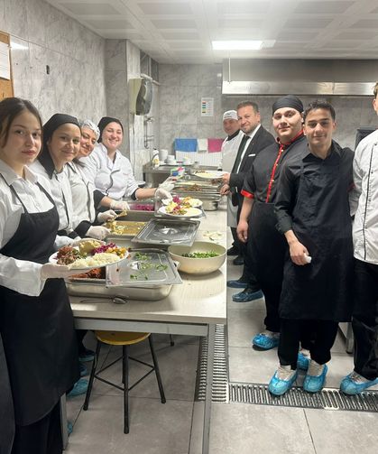 10 bin kişi kapasitelik yemekhane açıldı...