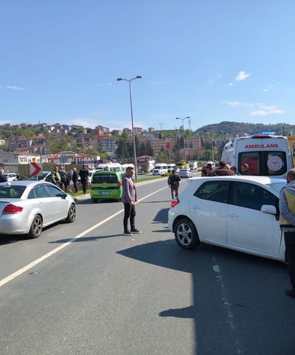 Kaza yapıp karşı şeride geçti... 1 kişi yaralandı...