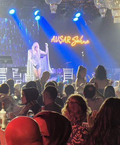 Şahika 'Kaptaş' ile Sahneye veda etti....