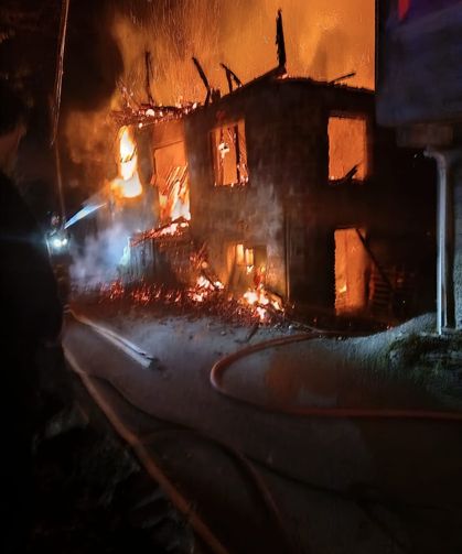 300 tavuk yanarak telef oldu...