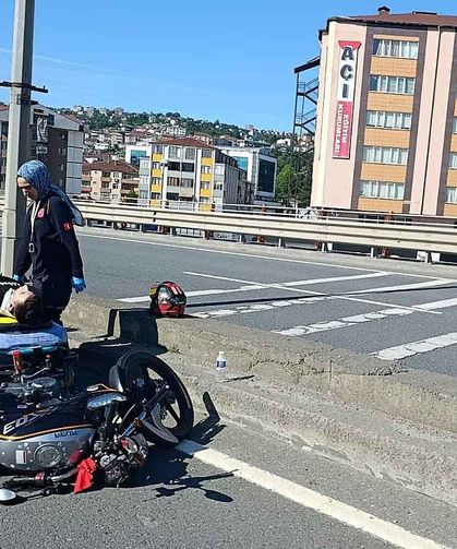 Motosikleti devirdi… 50 metre sürüklendi…