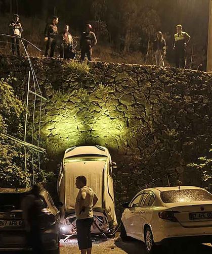 İlginç kaza… Polisten kaçayım derken!...