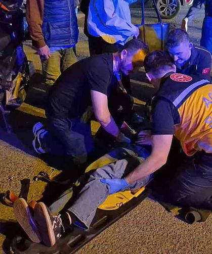 Kontrollü kavşakta kontrolsüzce çarpıştılar…