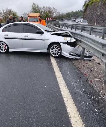 Kontrolden çıktı… Bariyere çarptı…
