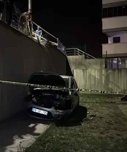 4 metre yükseklikten apartman bahçesine düştü...
