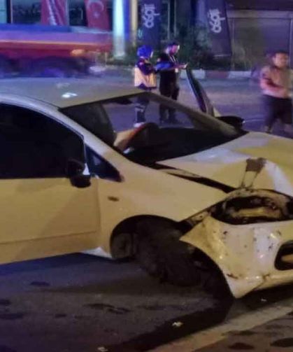 Feci kaza... Otomobil parçalara ayrıldı...