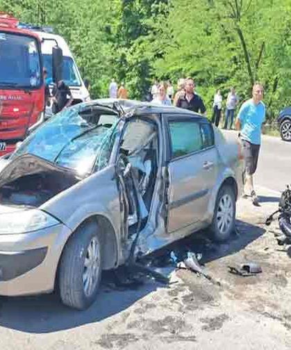 Motosiklet otomobile çarptı: 1 ölü, 1 yaralı