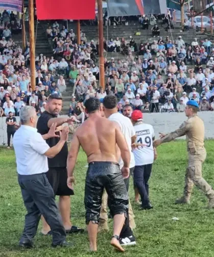 Dağköy yağlı güreşlerinde kavgalı yarı final…