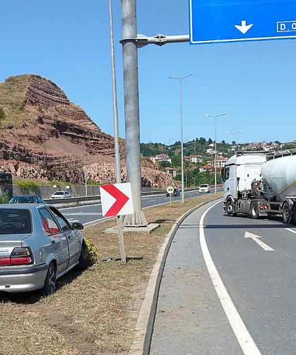 Otomobili sürükledi… Refüje çıktı…