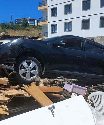 Odun yığınına çarptı… Yaralılar var…