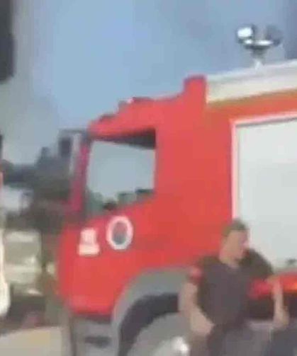 Alevlerin içinden hastasını kurtardı...